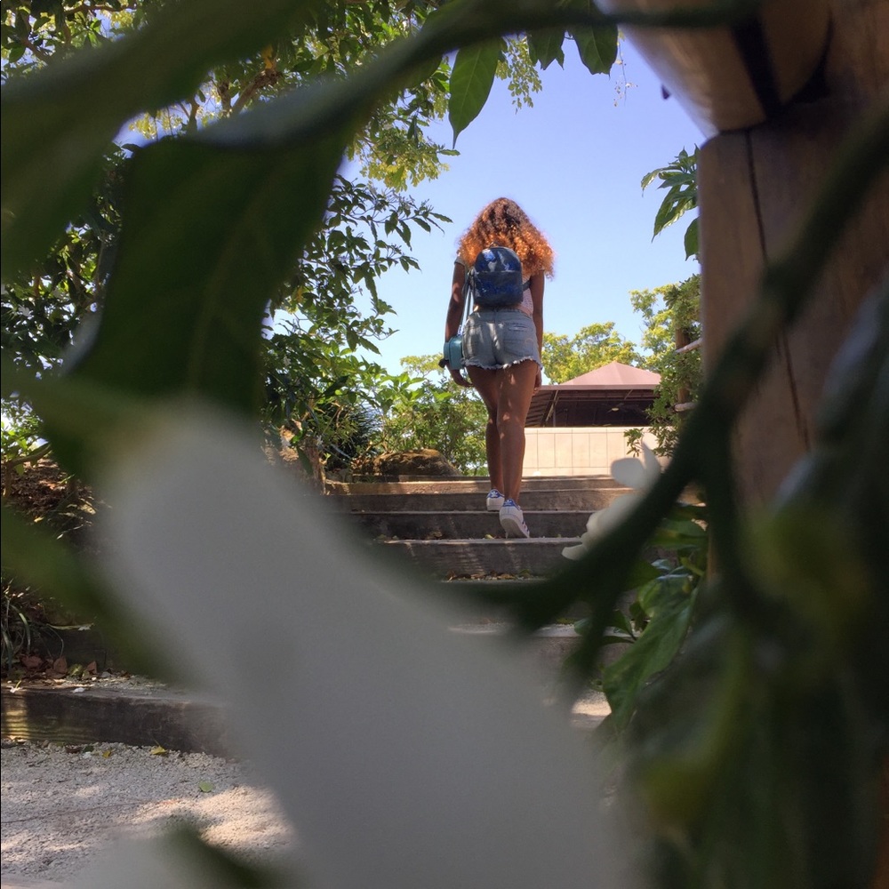 Meet your Posher, Devinity